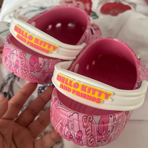 Hello Kitty Crocs - Picture 2 of 3
